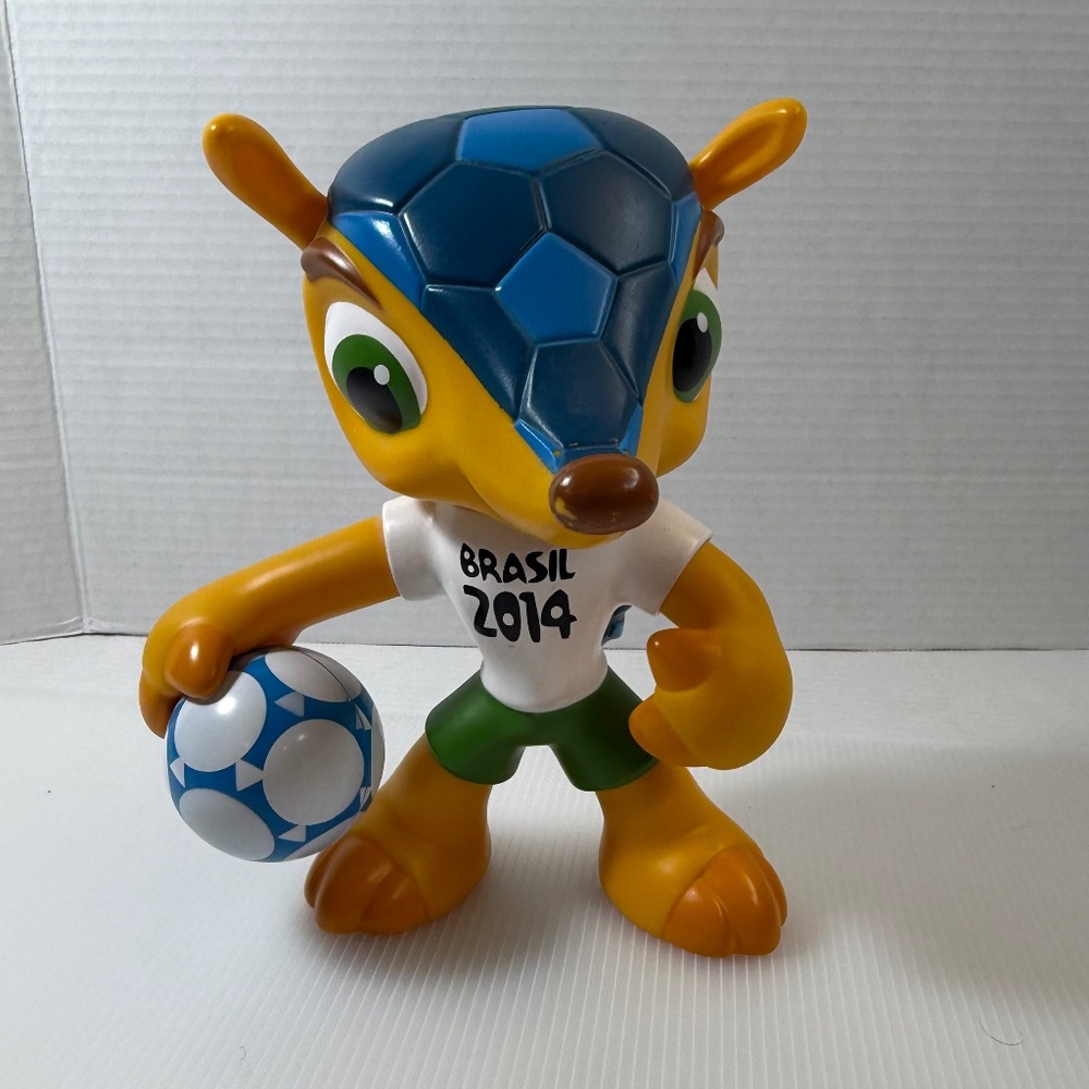 BRAZIL 2014 FIFA WORLD CUP Soccer Mascot Fuleco Armadillo Plastic Official Toy
